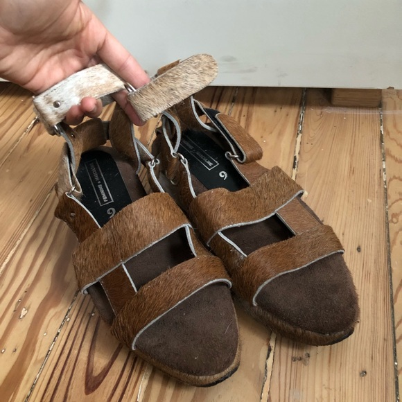 Feminine & Masculine Clemence calf hair sandals - Picture 3 of 8